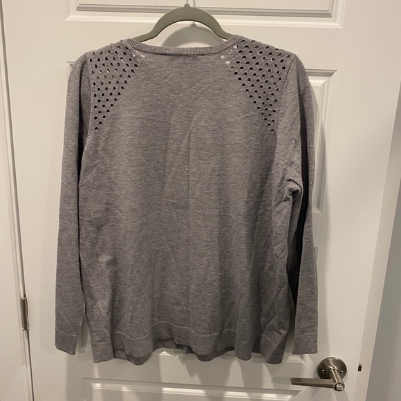 2/20$ Isaac Mizrahi sweater - Picture 4 of 5